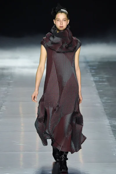 Look 28